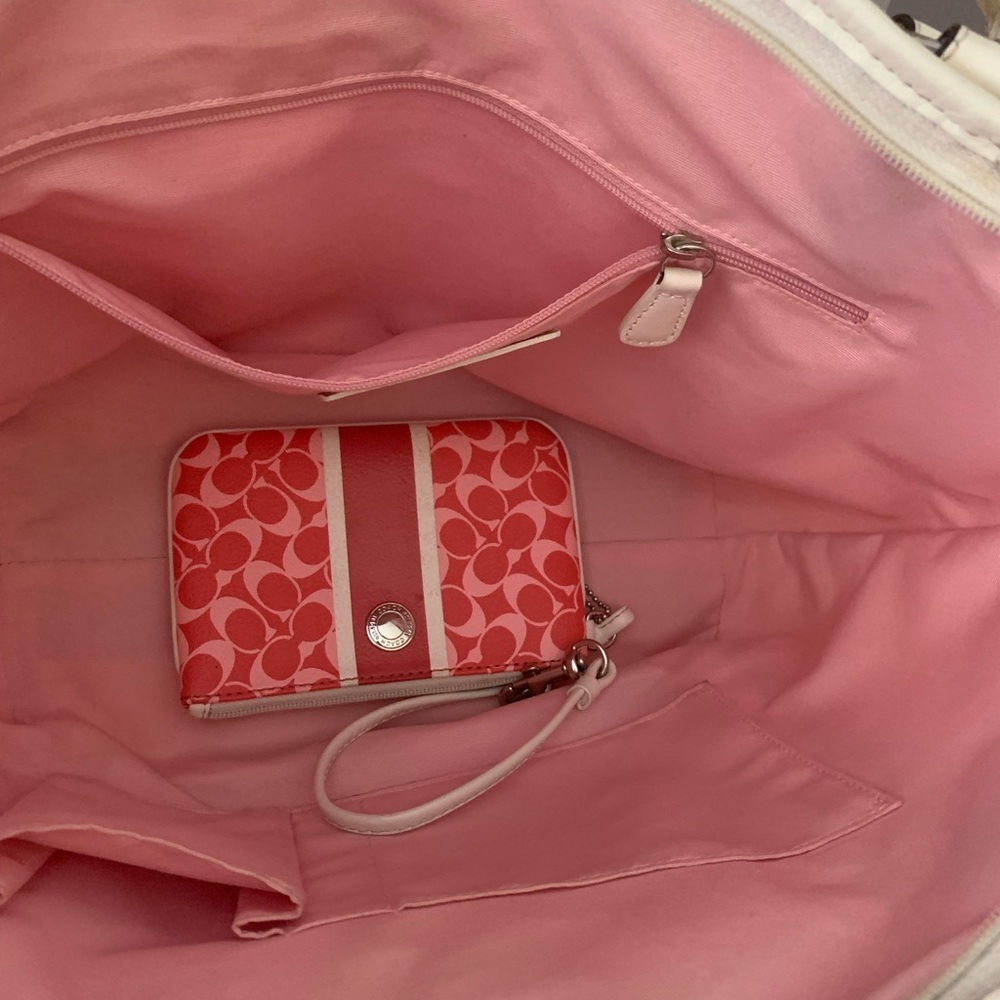 Coach Chelsea Signature Leah Tote Bag - Picture 10 of 11